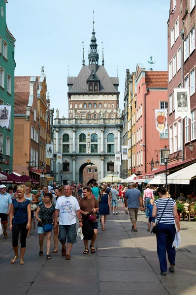 People walking on streets in historical center. Gdansk — Stock Photo, Image