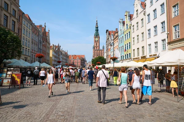 People walking on streets in historical center. Gdansk — Stock Photo, Image