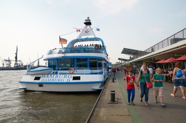 Ferrys Landungsbruecken iskele iskelede. Hamburg