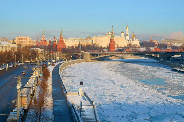 Veduta del Cremlino di Mosca in inverno, Russia — Foto Stock