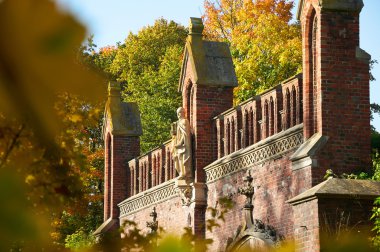 Siegfried von Feuchtwangen Friedland kapısında tarafından heykel. Kalin