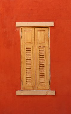 Kapalı ahşap pancurlar