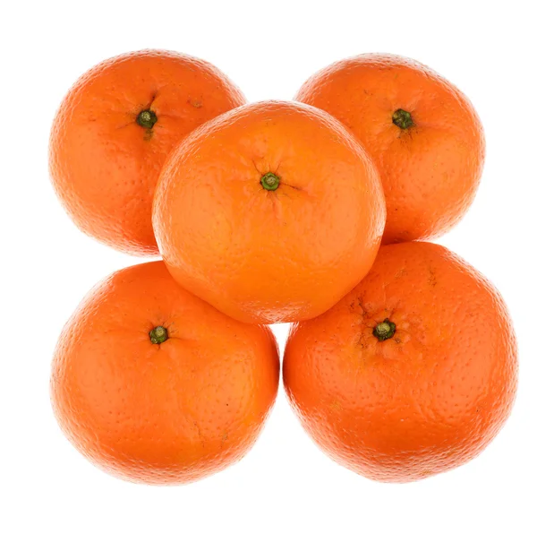 Pięciu pomarańcze na białym tle — Zdjęcie stockowe
