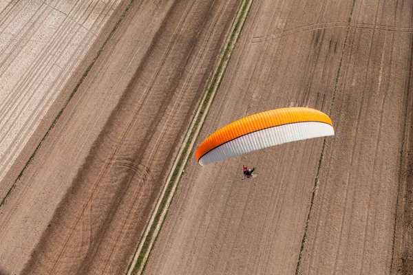 PPG latające nad polami — Zdjęcie stockowe