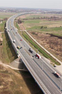 Altı şeritli otoyol Polonya