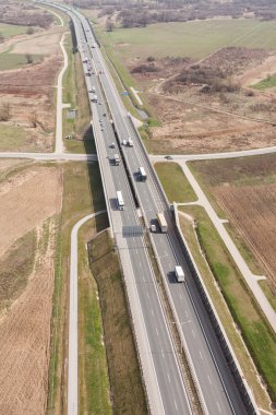 Altı şeritli otoyol Polonya