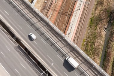 Altı şeritli otoyol Polonya