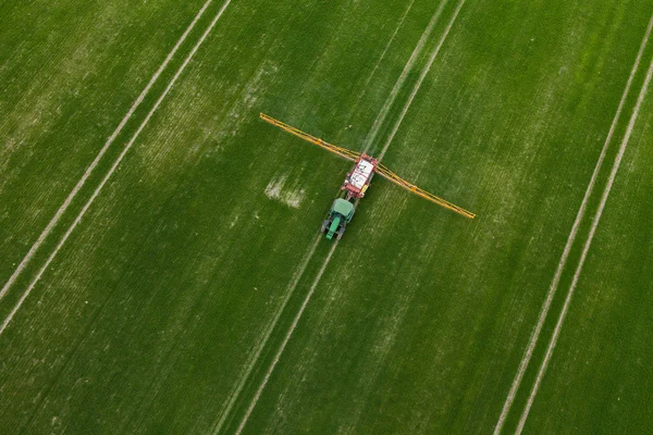 Tractor working on the harvest field — Stock Photo, Image