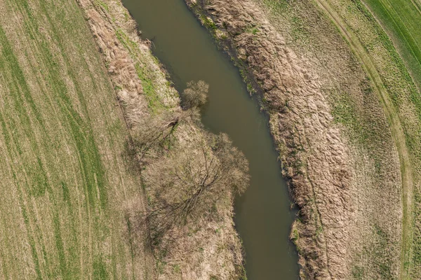 Fluss- und Erntefelder — Stockfoto