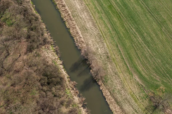Fluss- und Erntefelder — Stockfoto