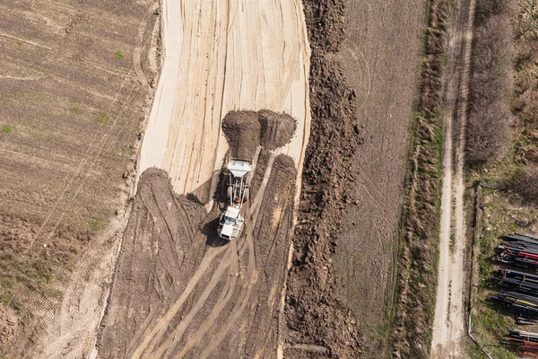 Grond verhuizer tracks op zand — Stockfoto