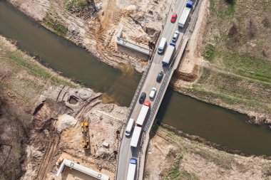 nehir ve site bina köprü