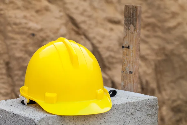 Helm und Bauwerkzeuge — Stockfoto