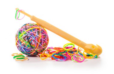 renkli merak tezgah bant lastik top beyaz izole