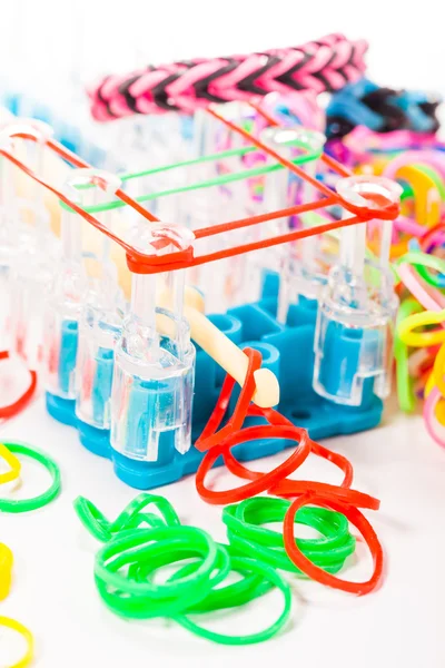 renkli merak tezgah bant lastik top beyaz izole