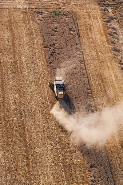 Combine on harvest fields — Stock Photo, Image