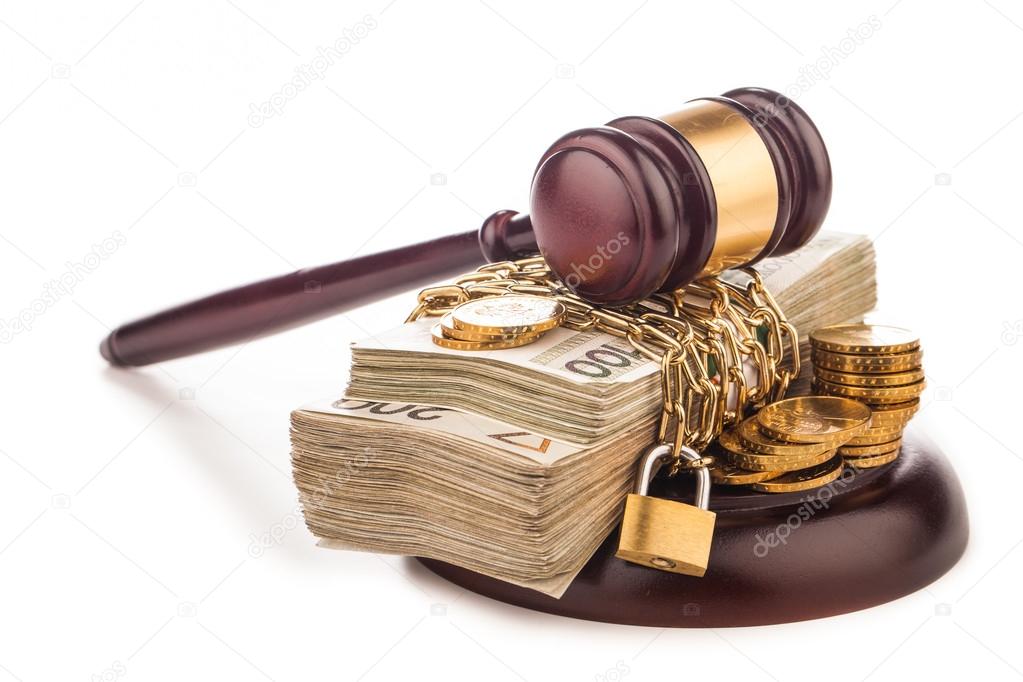 Money chain  and judge gavel