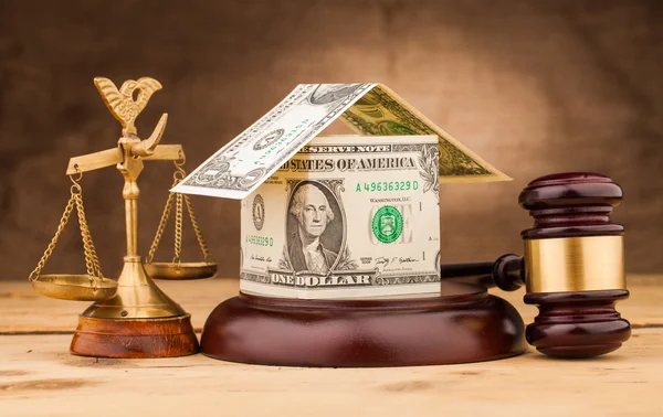 Judge gavel with money house — Stock Photo, Image