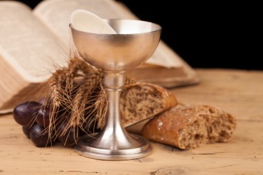 Komünyon ekmek ve üzüm