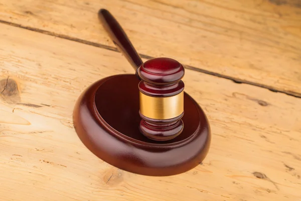 Juge Gavel sur la table — Photo