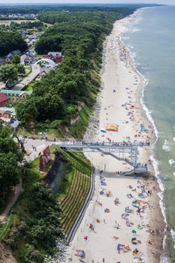 Sandy Polonya Baltık Denizi kumsalda