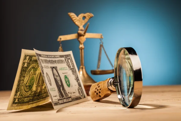 Dolar para ve Büyüteç camı — Stok fotoğraf