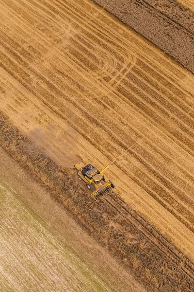 Luchtfoto van combineren — Stockfoto