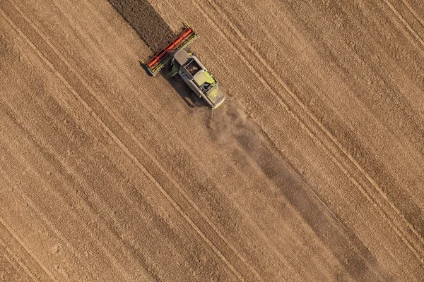 Vista aérea de combine —  Fotos de Stock