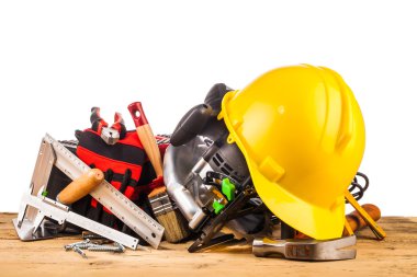 Kask ve ahşap montaj araçları