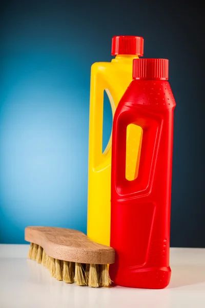 Équipement de nettoyage coloré — Photo