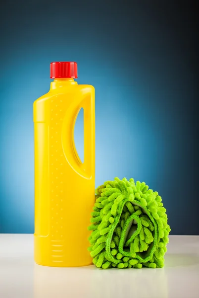 Attrezzature colorate per la pulizia — Foto Stock