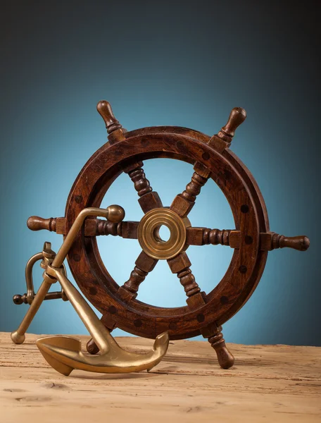 Old wooden steering wheel — Stock Photo, Image