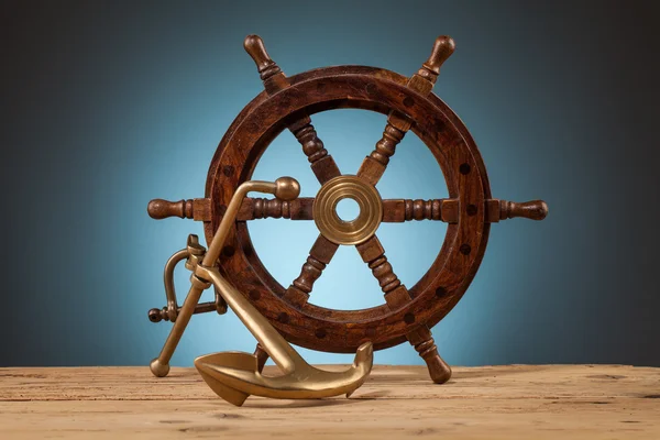 Anchor and old wooden steering wheel — Stock Photo, Image