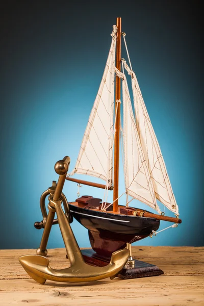 Velho volante de madeira — Fotografia de Stock