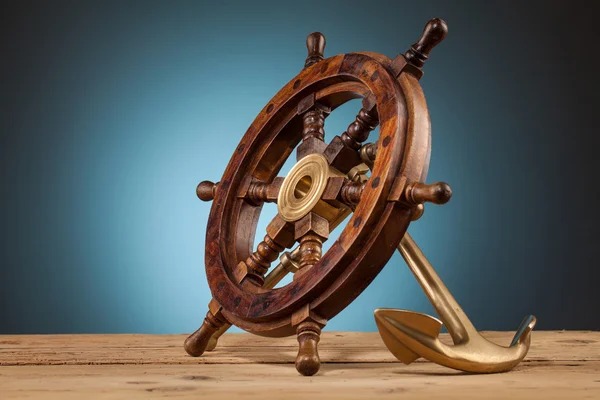 Old wooden steering wheel — Stock Photo, Image