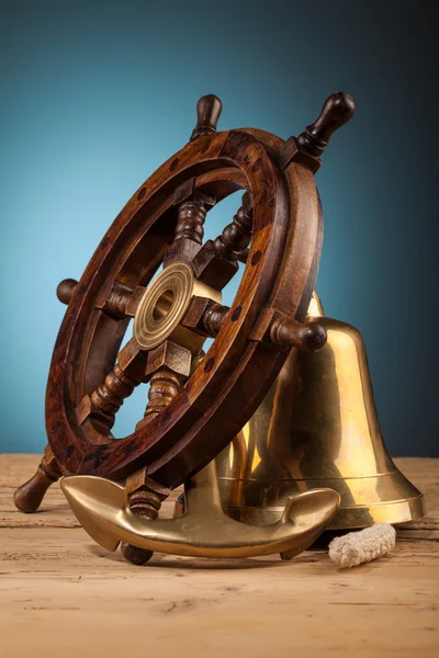 Old wooden steering wheel — Stock Photo, Image