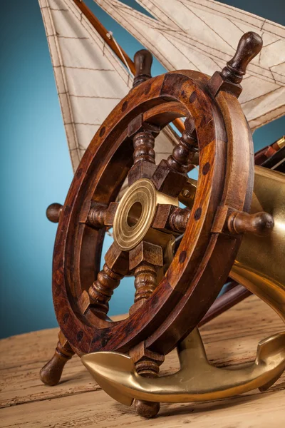 Old wooden steering wheel — Stock Photo, Image