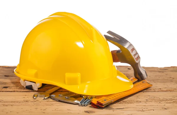 Capacete amarelo e ferramenta de medição — Fotografia de Stock