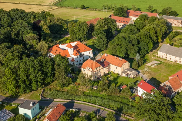 Luchtfoto van dorp Piotrowice Nyskie — Stockfoto