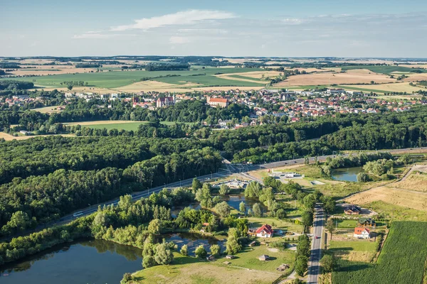 Vista aérea da aldeia e da cidade de Otmuchow — Fotografia de Stock