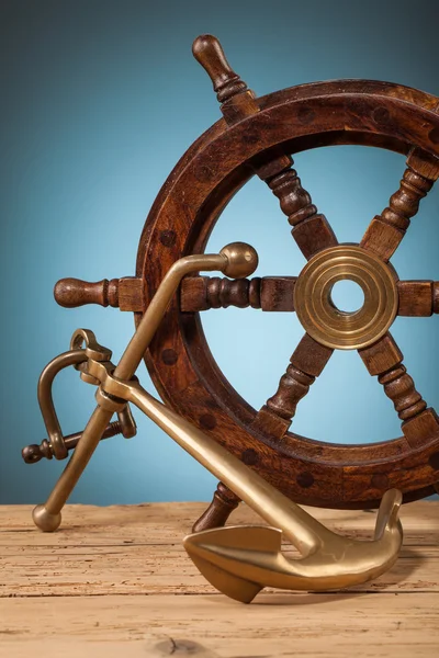 Anchor and old wooden steering wheel — Stock Photo, Image