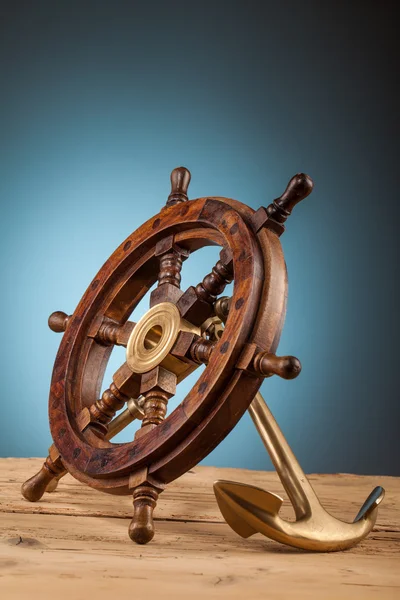 Anchor and old wooden steering wheel — Stock Photo, Image