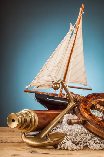 Telescope anchor and old wooden steering wheel — Stock Photo, Image