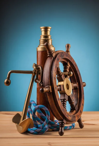 Old anchor and old telescope — Stock Photo, Image