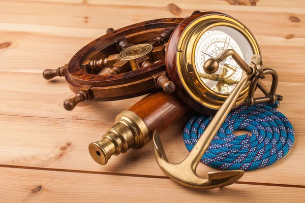 Old anchor and old telescope — Stock Photo, Image