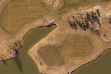 Golf alan üzerinde havadan görünümü 