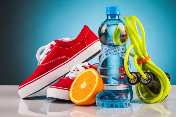 Fitness water and healthy food — Stock Photo, Image