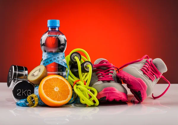 Agua de fitness y comida saludable — Foto de Stock