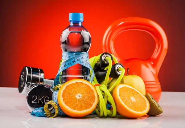 Agua de fitness y comida saludable — Foto de Stock