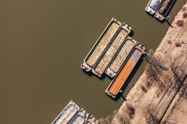 Вид с воздуха на баржу — стоковое фото